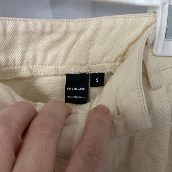 SHEIN strawberry wide leg jeans size s. High waisted. Hardly worn - Picture 2 of 3